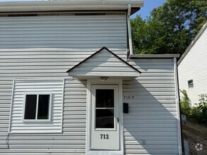 Building Photo - 712 Dock St