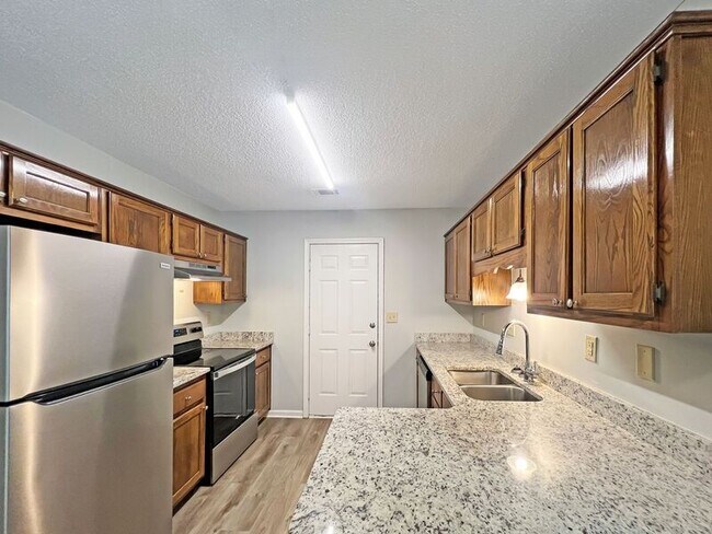 Building Photo - 7016 Tudor Ln