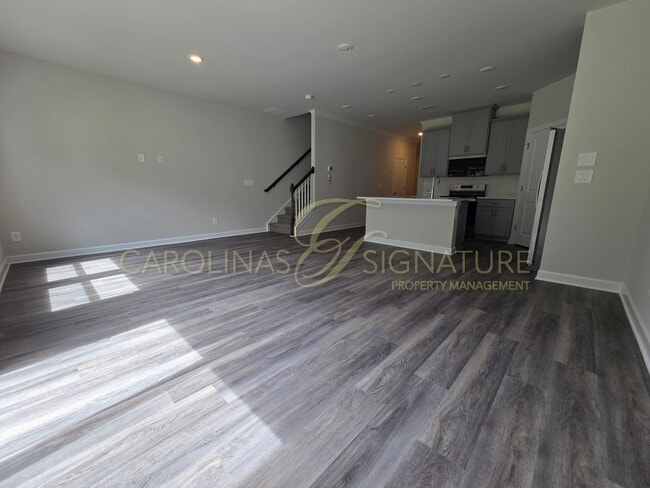 Foto del edificio - AVAILABLE SEPTEMBER 1! NEW CONSTRUCTION; 3...