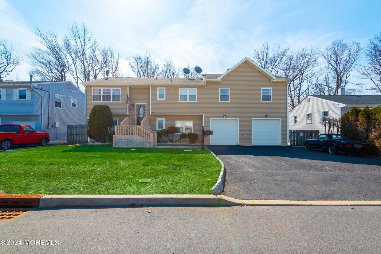 Primary Photo - 227 Raritan St