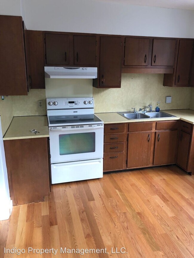 Building Photo - 632 Fall River Ave
