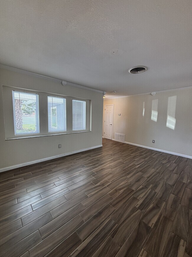 Foto del edificio - 4 Bed/2 Bath