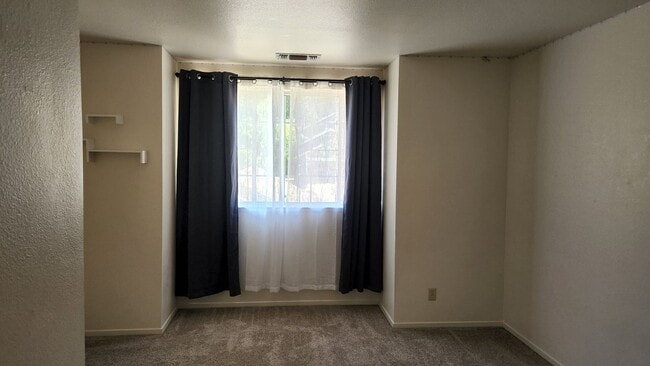 Building Photo - 3 bedroom 2 bath home located in Morgan Ranch