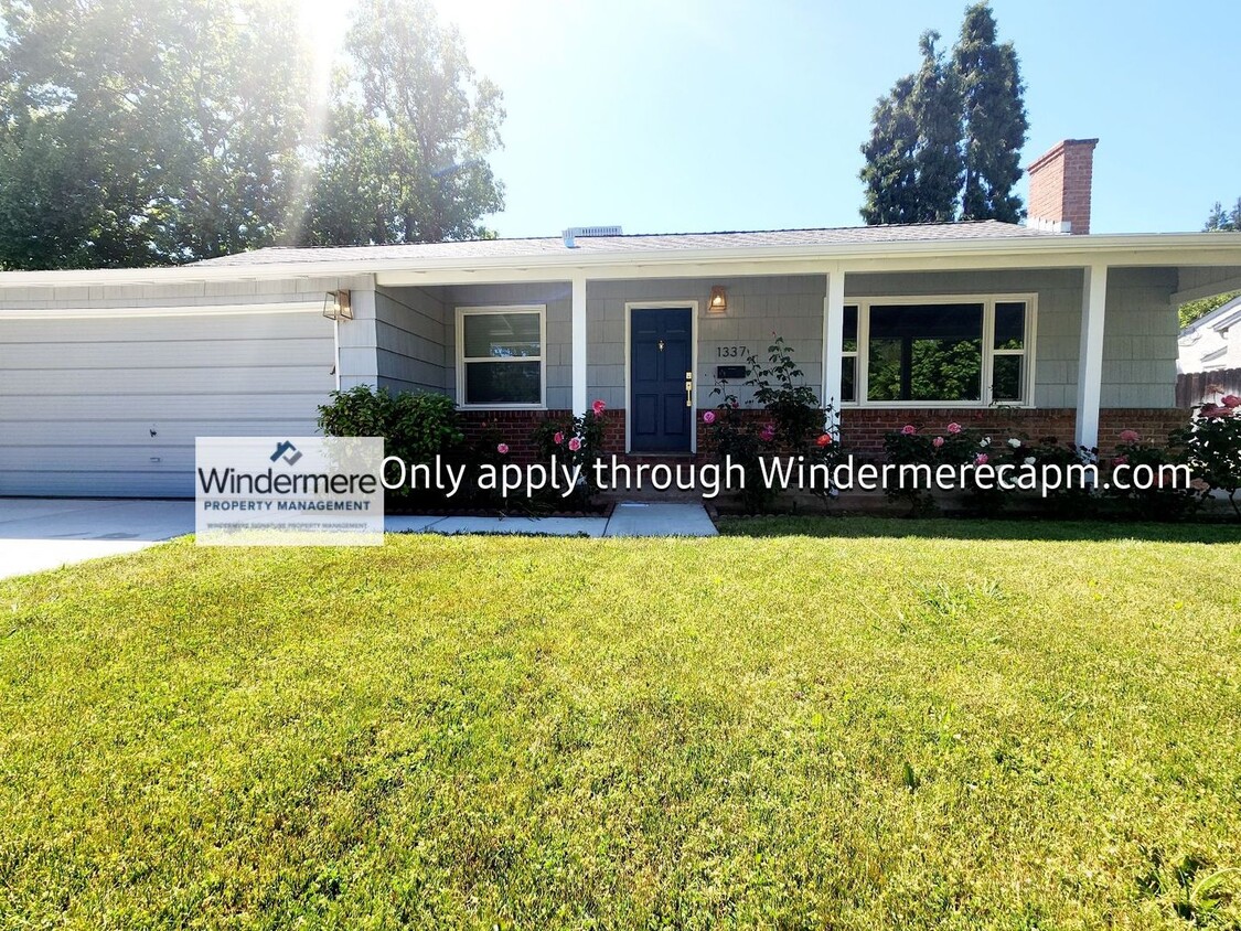 Foto principal - Fully Renovated Home in Arden Park! Availa...