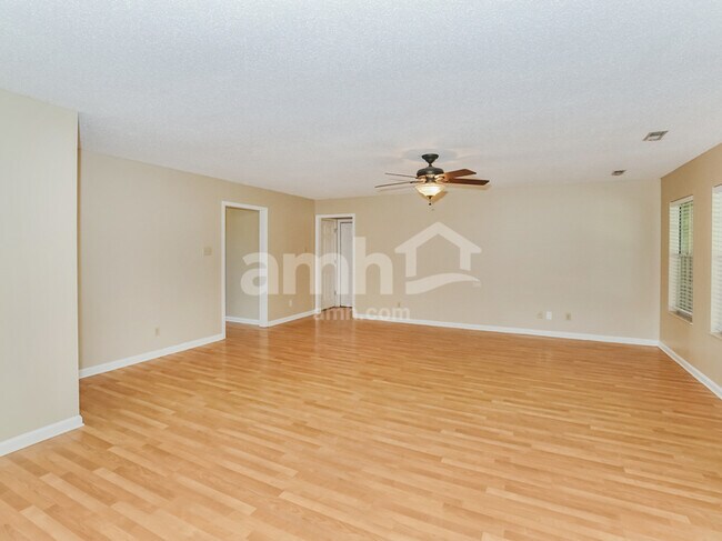 Foto del edificio - 1245 Edinburgh Dr