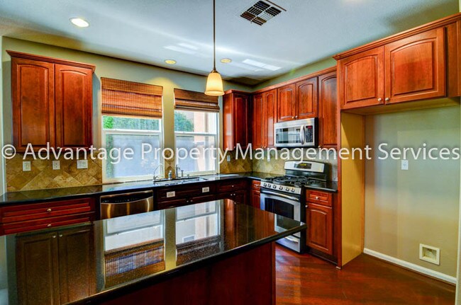 Building Photo - 444 Constantine Ct