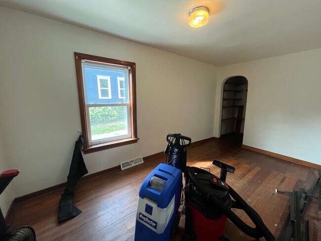 Building Photo - 508 St Claire