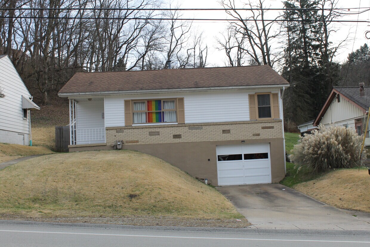 4 Crooked Run Rd, North Versailles, PA 15137 House Rental in North