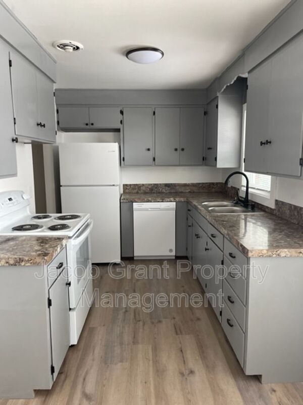 Foto del edificio - 1703 Raymond Dr
