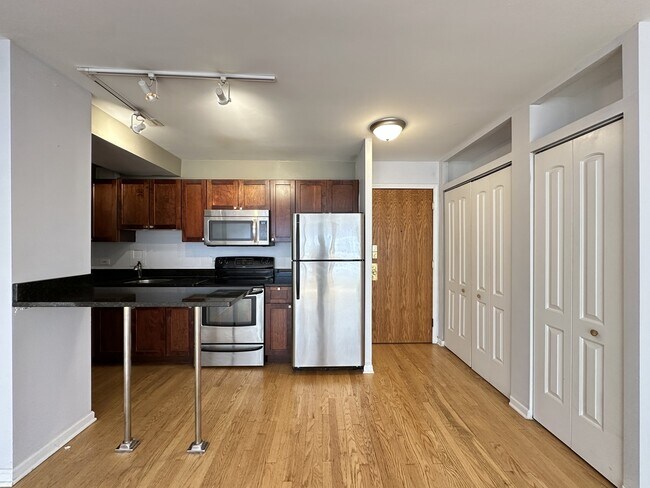 Building Photo - 4180 N Marine Dr