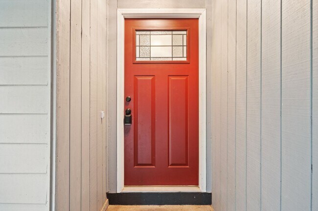Building Photo - Charming Rambler in Port Orchard