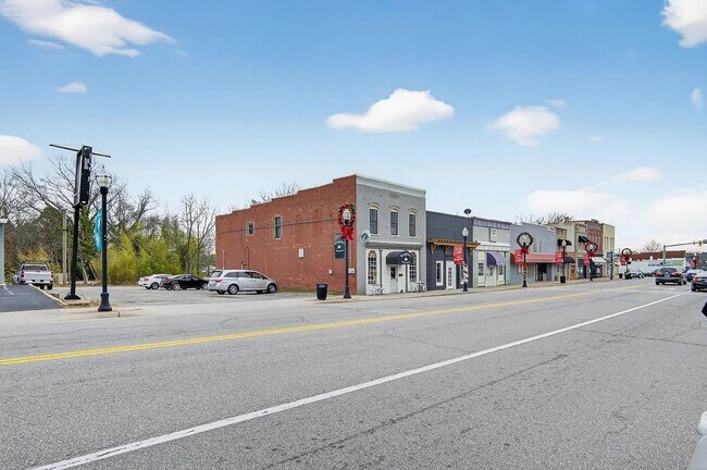 Foto del edificio - 124 N Mecklenburg Ave