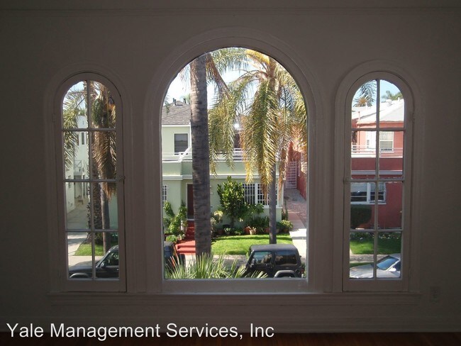 Building Photo - 412 1/2-412 N Gardner St