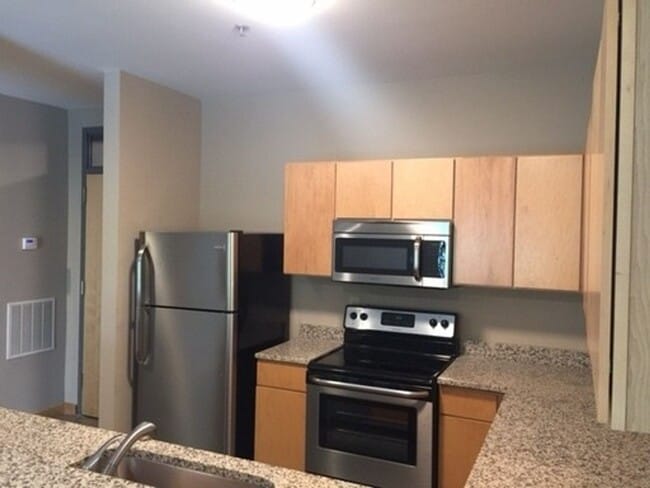 Foto del edificio - 219 E 7th St