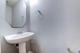 Building Photo - 47 Wickerdale Pl