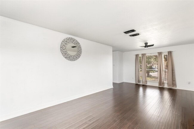 Foto del edificio - 18042 Noble Forest Dr