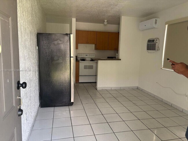 Foto del edificio - 5100 NW 23rd Ave