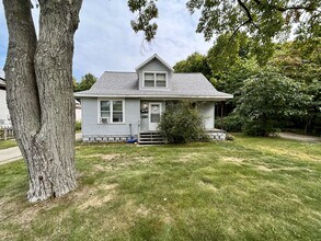 Building Photo - 2130 Bourdon St