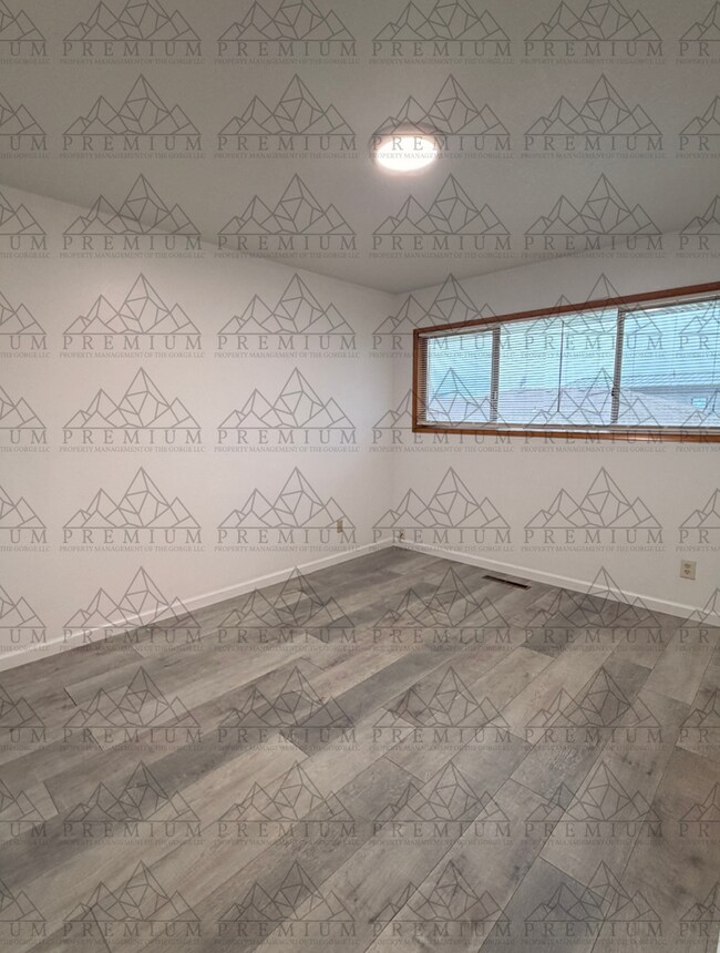 Foto del edificio - 9th St Triplex