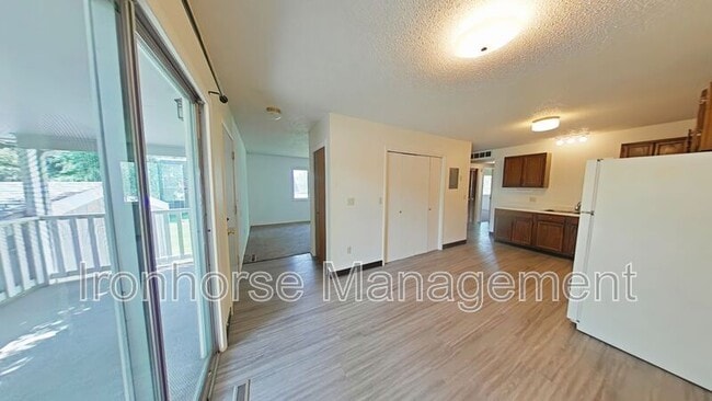 Building Photo - 411 N 16th Ave