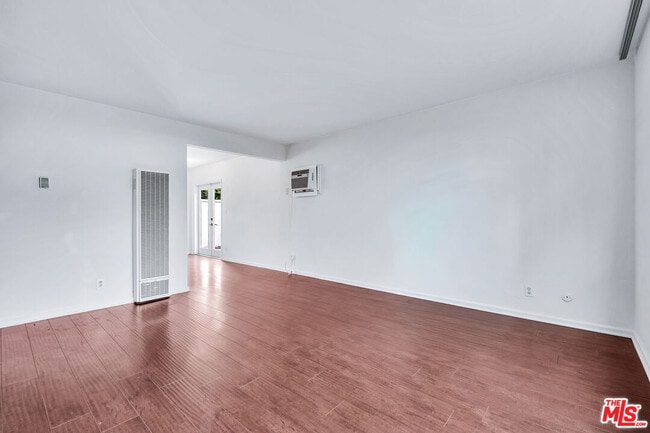Foto del edificio - 5529 Cartwright Ave