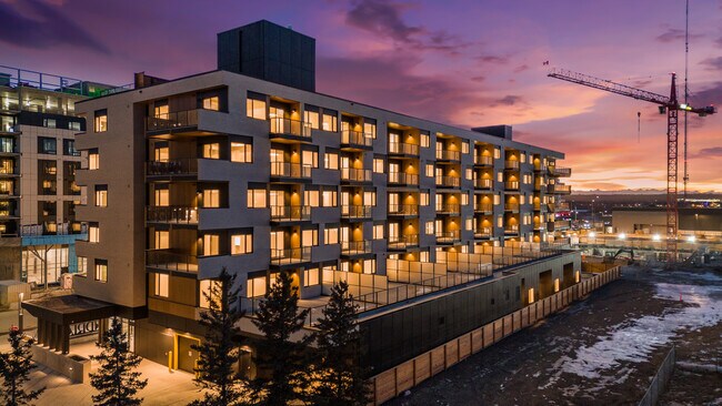 Photo du bâtiment - The Mondrian Condos