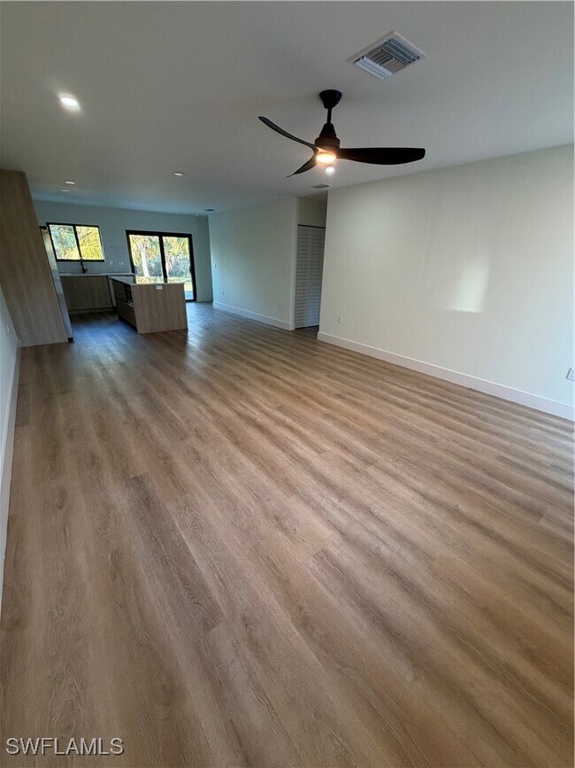 Foto del edificio - 3619 Poplar Way
