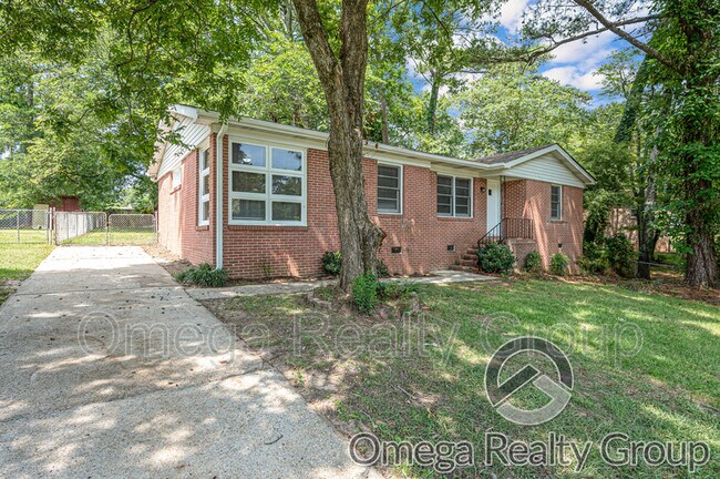 Building Photo - 828 Hillview Dr