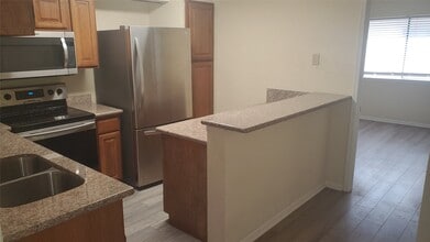 Building Photo - 2425 Holly Hall St