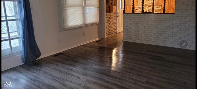 Foto del edificio - 10139 Chris Dr