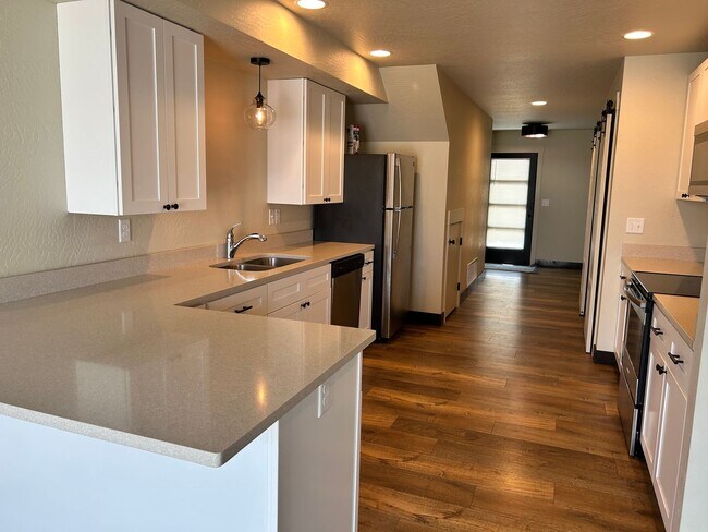 Foto del edificio - 3 Bed / 2.5 Bath Townhouse with Fenced Yard – Great Kalispell Location!