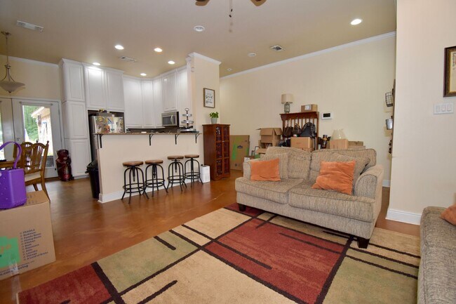 Building Photo - 3 Bed, 2 Bath Home in Ruston