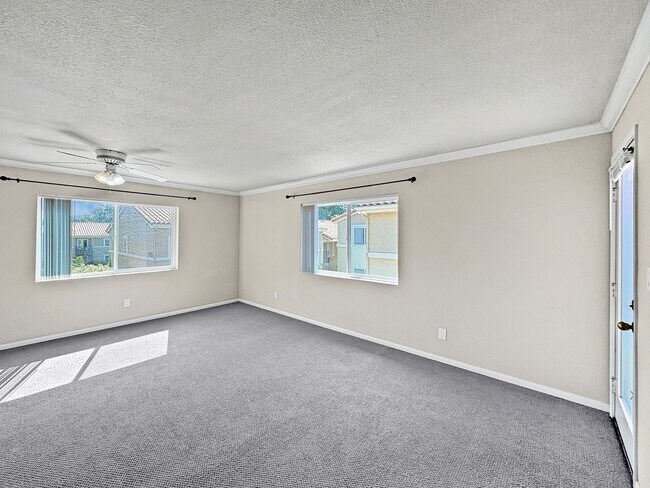 Foto del edificio - Great Second Floor 1B/1BA w/ Private Patio...
