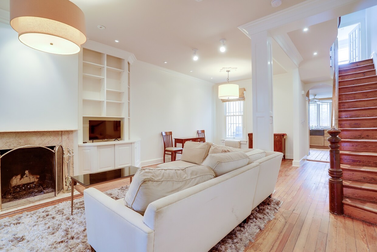 Primary Photo - 1512 Swann St NW