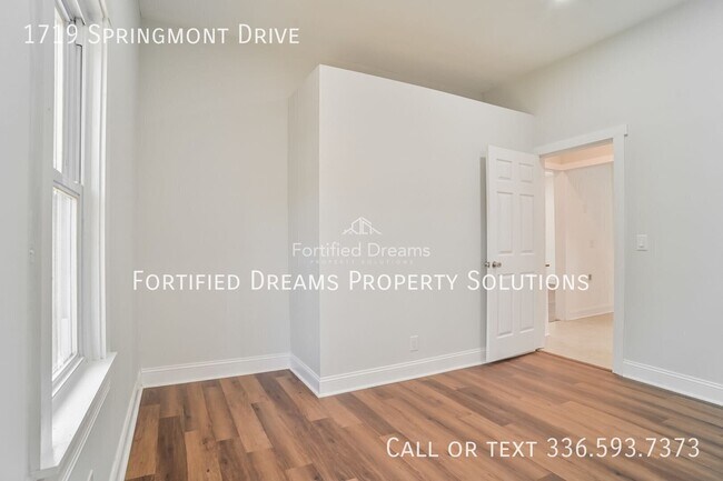 Foto del edificio - 1719 Springmont Dr