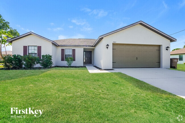 Building Photo - 2203 SW 11th Ct