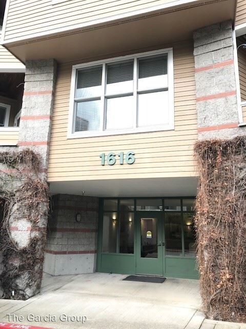 Foto del edificio - 1616 SW Harbor Way