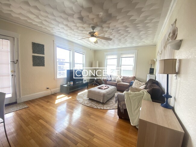 Building Photo - 66 Craigie St