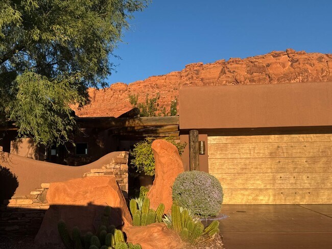 Foto del edificio - Furnished 3 Bedroom Entrada Home!!