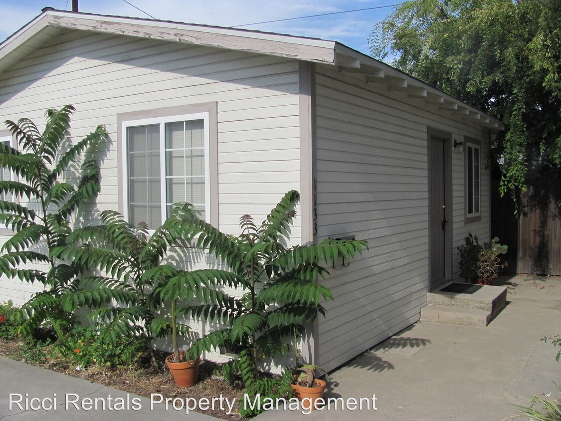 Primary Photo - 1143-1143 W Palmyra Ave