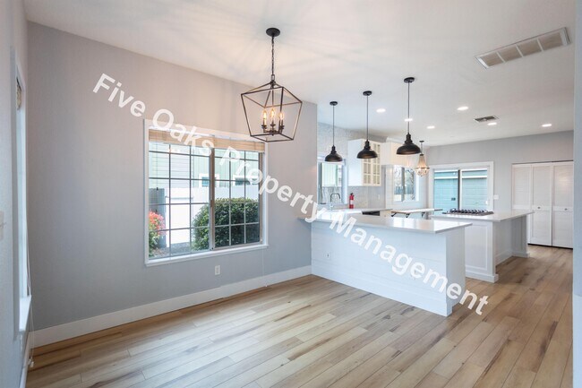 Building Photo - 412 Parker Dr