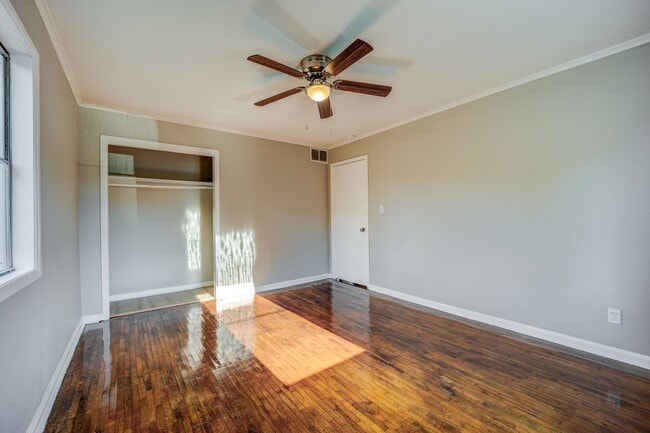 Building Photo - Freshly Updated 4 Bedroom House