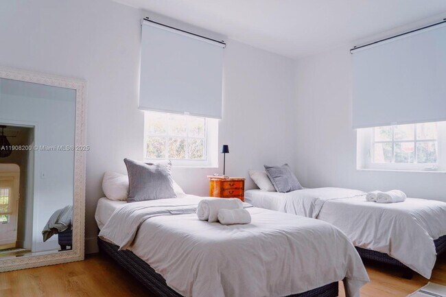 Foto del edificio - 1075 NE 120th St