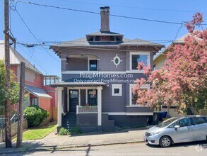 Building Photo - 419 SE 15th Ave