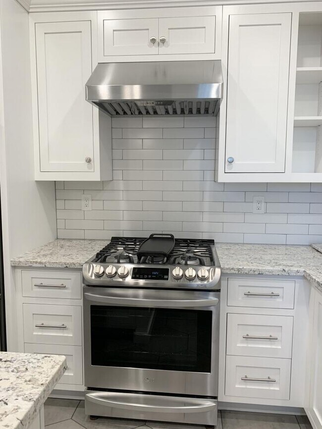 Building Photo - 3 bedroom in San Francisco CA 94133