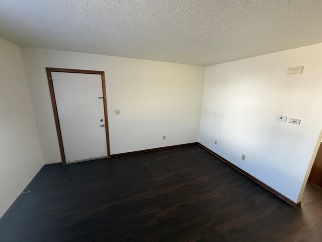 Building Photo - 519-C S Silverwood Lane