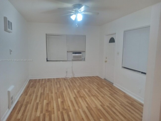 Foto del edificio - 915 NE 16th Terrace