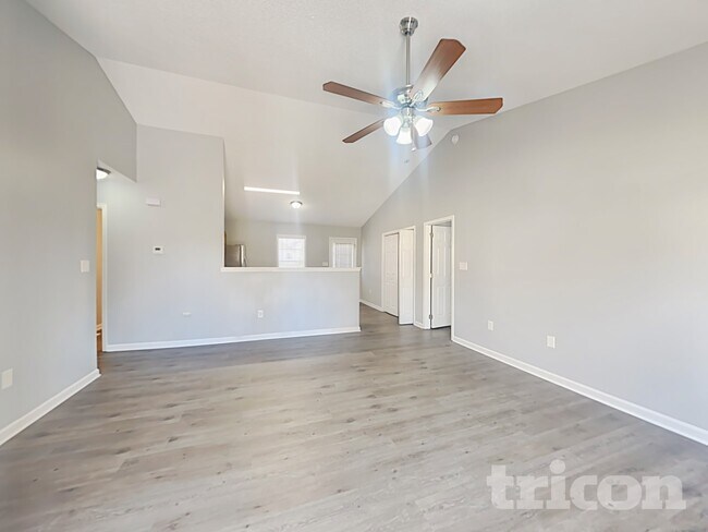 Foto del edificio - 5130 Daffodil Ln