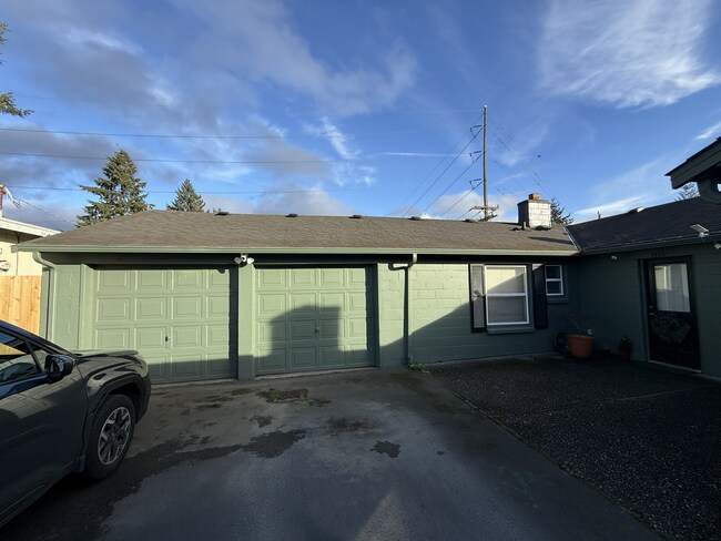 cochera - 814 N 105th St