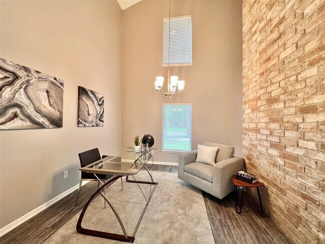 Building Photo - 2706 Quail Valley E Dr